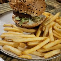 Veganer Burger at Balzunetta Restaurant in Floriana