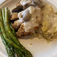 Portabella steak, mashed potatoes, and asparagus  #Veganuary at Loving Hut in Reynoldsburg