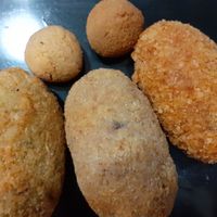 7 varietà supplì e olive ascolane. Tutte 100% vegan. at EPizza Vegan in Rome