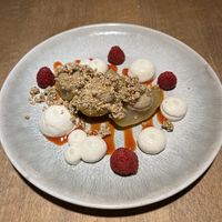 Dessert: Birne mit Ingwercreme und Beeren (vegan)  at LAUCH in Basel