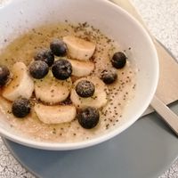 Porridge pot with oat milk, chia seeds, banana, blueberries and cinnamon sugar at Courtyard Café in St Albans