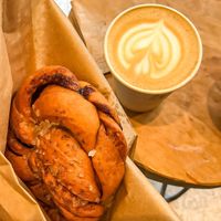 Cinnamon roll and cappuccino at WAY Specialty Coffee Roasters - Voldersstraat in Ghent