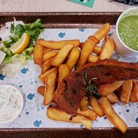 Cod and chips with mushy peas and tartare sauce at The No Catch Co in Brighton