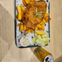 Cod and chips with tartarsauce and ginger beer at The No Catch Co in Brighton