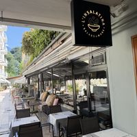 outside  at L‘ Insalatina in Merano