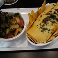 Veganer Burrito mit Beilagensalat at Dada in Regensburg