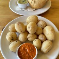 Papas arrugas y pan de ajo con guacamole   at El Rincón de Marcos in Gran Canaria