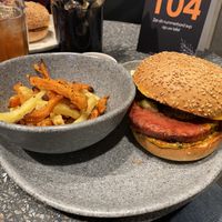 The signature burger. Why not serve the fries on the same plate? Looks nicer. ☺️ at Copper Branch in Utrecht