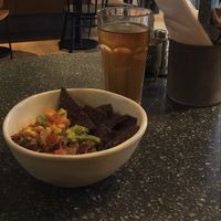 guac and nachos at Copper Branch in Utrecht
