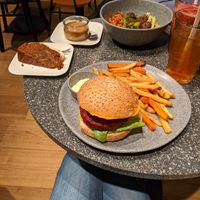 Signature burger at Copper Branch in Utrecht