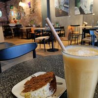Tropical fruit juice and a carrot cake at Copper Branch in Utrecht