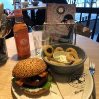 Blue burger, lemonade and onion rings (not great, far too expensive for the quantity and quality)  at Copper Branch in Utrecht
