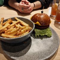 Signature Burger with airfried Fries at Copper Branch in Utrecht