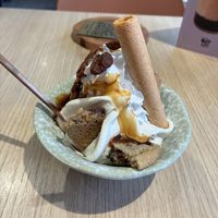 Oatly soft serve with cookies, pecan nuts and caramel: very good at Copper Branch in Utrecht