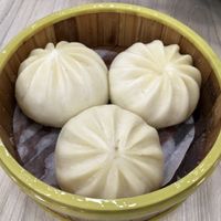 Spinach baos at Xiongzai II in Madrid