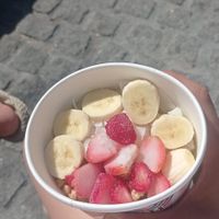 Matcha bowl with fruit 🍑 at Sugar Killer in Piraeus