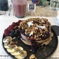 Vegan pancakes and juice of the day   at Alegre-me in Setubal