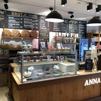 Theke vorne mit Brot, Pralinen (counter at the front door with bread selection and chocolates)  at ANNA in Straubing