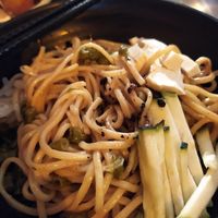 Fideos amarillos con salsa de tahini, calabacín y tofu at Rikka in Salamanca