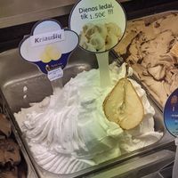 Pear gelato (vegan according to staff) at Valentino Ledai in Klaipeda
