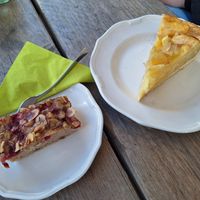 Veganer Bananenkuchen und veganer Apfel-Mandelkuchen at Kleines Hochdruckgebiet in Soltau