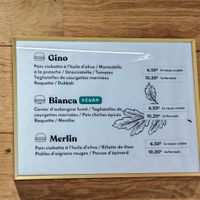 “BIANCA” sandwich, with eggplant caviar, marinated zucchini tagliatelle, chickpeas, and mint. It's a hearty and balanced sandwich! at Barnabé in Nantes