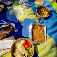 Menús del día. Ensalada, pastel de choclo y seitan con papas at La Familia Vegan in Santiago