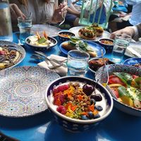 Sharing platter, pannenkoeken en granola at DAR Restaurant & Cocktail Bar in Zurich