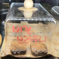 vegan brownies at The Closet in Seoul