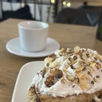 Cinnamon roll with white chocolate cream  at Turlaj Klopsa - Karmelicka in Krakow