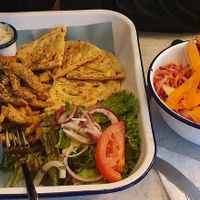 Vegan gyros and salad at Apló Greek Kitchen & Foods in Berlin