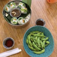 Rollito tradicional vietnamita
de papel de arroz relleno de verduras frescas, albahaca
thai.  at La Vietnamita in Barcelona