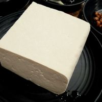 Block of fresh tofu 모두부 at Duri Doomby - 두리둠비 in Jeju