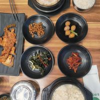 Full table at Duri Doomby - 두리둠비 in Jeju