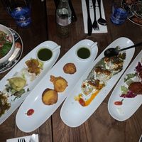 Linkse plankje is vegan, de andere plankjes zijn voor de niet-vegans  at Sarban in Tilburg