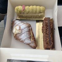 Pistazie Himbeere und Schoko Erdnuss, Croissant mit Mandelcreme Füllung  at KÄYK in Berlin