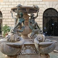 Turtle fountain (in front of shop) at Grezzo Raw Chocolate in Rome