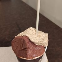 Chocolate y almendras at Grezzo Raw Chocolate in Rome