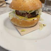 Hamburguesa Escarlata  at La Lila in Sant Quirze Del Valles