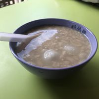 Glutinous rice balls in peanut soup  at Dessert Station 甜品贊 in Central Singapore