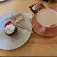 Pumpkin Cupcake & Chai Latte at Sakura in Berlin