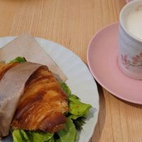 tasty sandwich and Latte, each 5,90€ at Sakura in Berlin