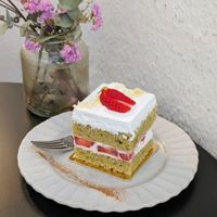 Vegan Matcha Strawberry Cake at Sakura in Berlin