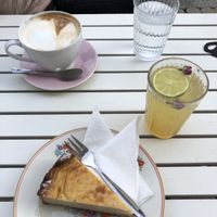 Homemade lemonade and vegan cheese cake at Omas Teekanne in Graz
