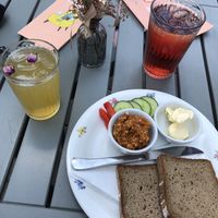 Brot mit veganem Aufstrich, Limonaden at Omas Teekanne in Graz