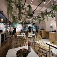 They even have swings at the windows #Veganuary at MALOA Poke Bowl in Dortmund