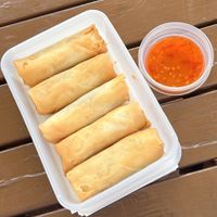 Vegetable spring rolls with sweet chilli sauce 😋   at Ayers Wok in Yulara
