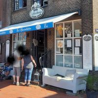 Eisdiele von außen at Stehcafé Schleckeria in Neuharlingersiel