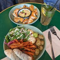 bowl with falafel and hummus to share at Barouche in Ghent