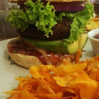 Le burger at Avocado in Athens